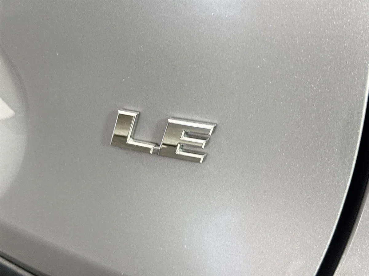 2022 Toyota RAV4 LE thumbnail 14