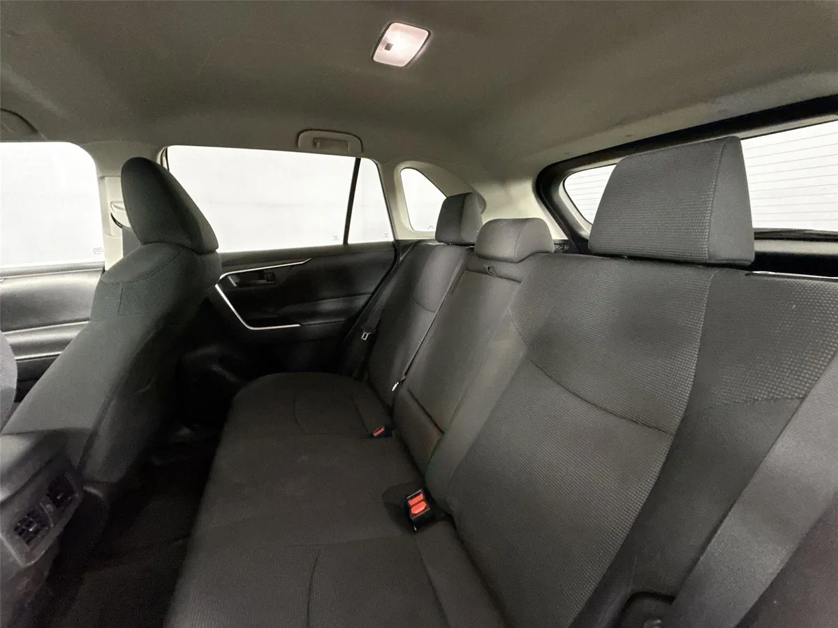 2022 Toyota RAV4 LE thumbnail 27
