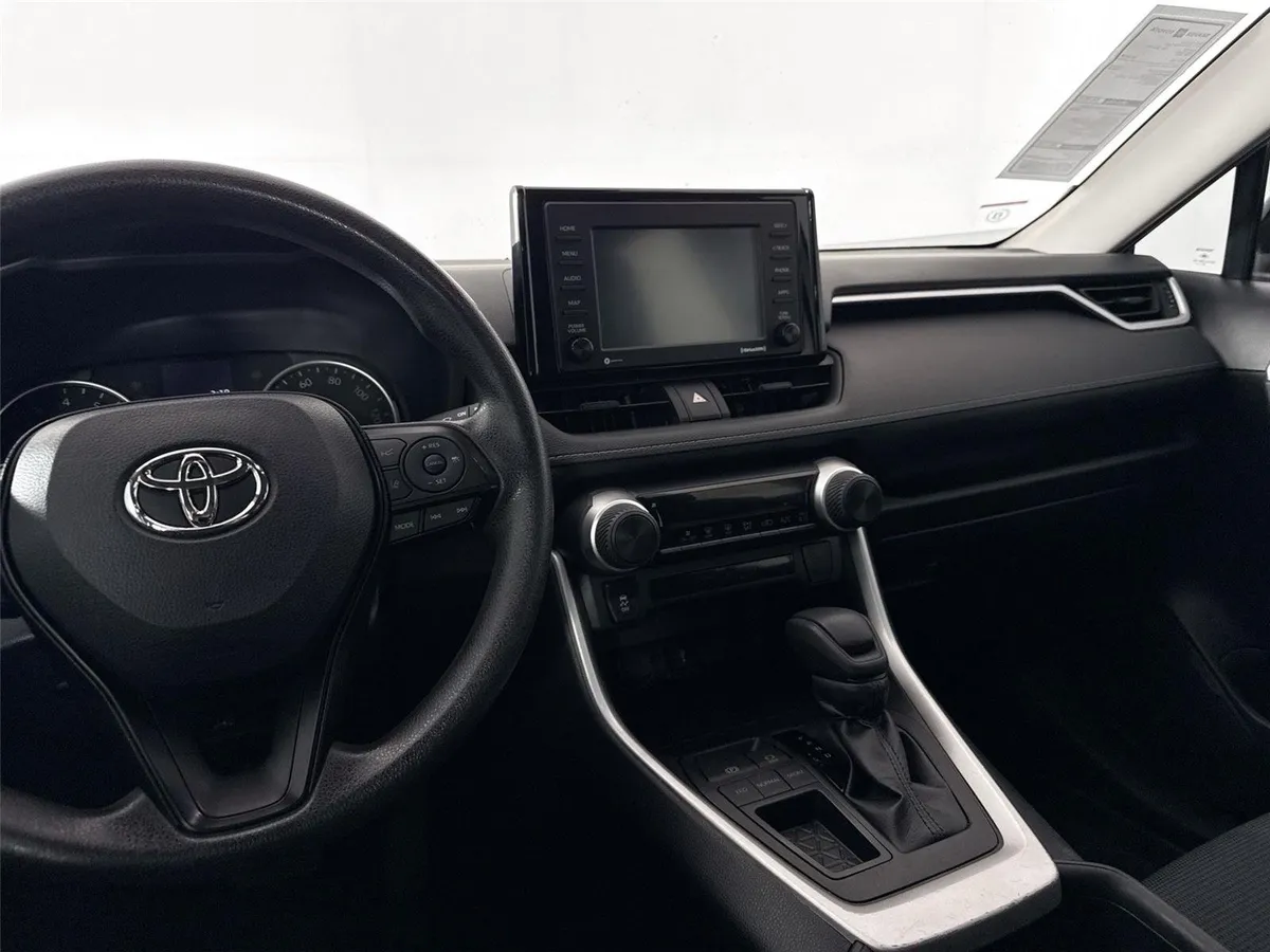 2022 Toyota RAV4 LE thumbnail 29