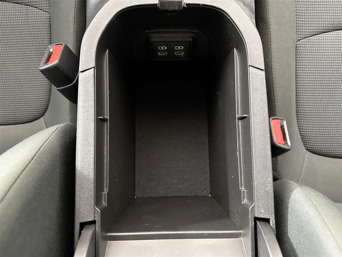 2022 Toyota RAV4 LE thumbnail 30
