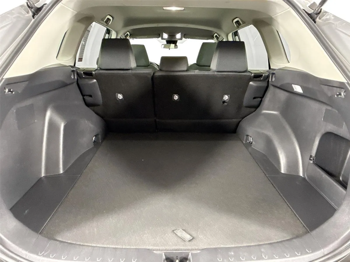2022 Toyota RAV4 LE thumbnail 35