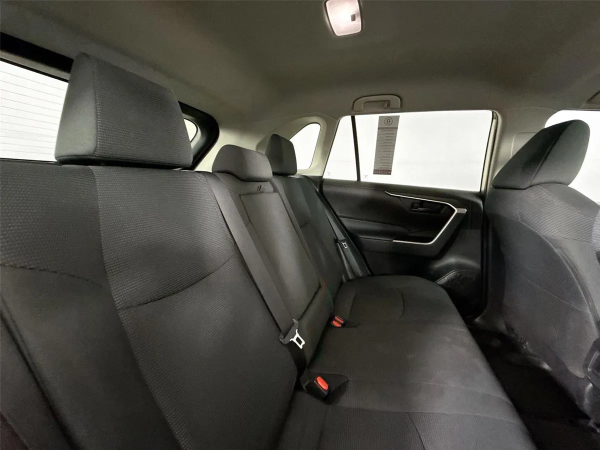2022 Toyota RAV4 LE thumbnail 38
