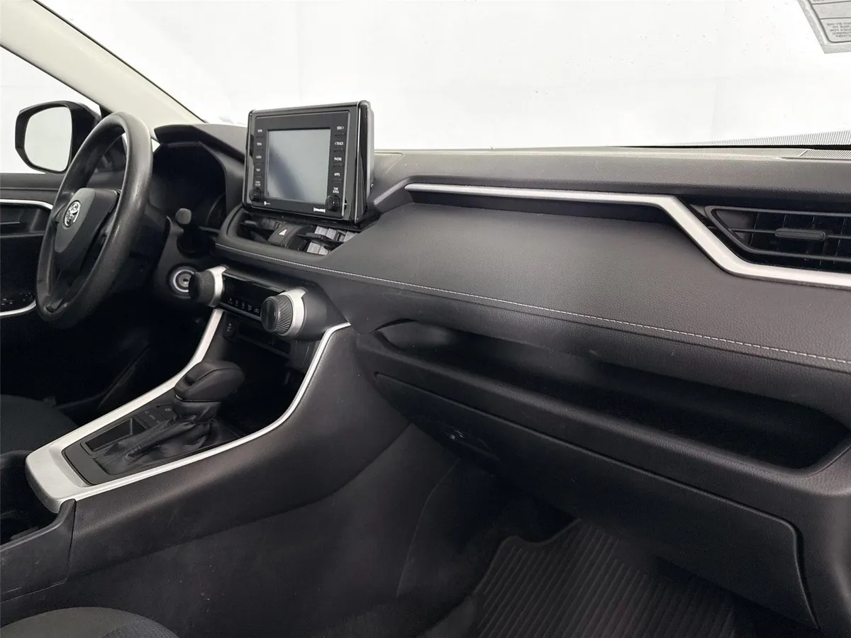 2022 Toyota RAV4 LE thumbnail 40
