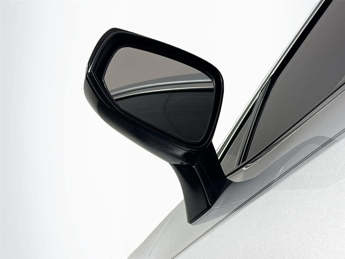 2022 Toyota RAV4 LE thumbnail 5