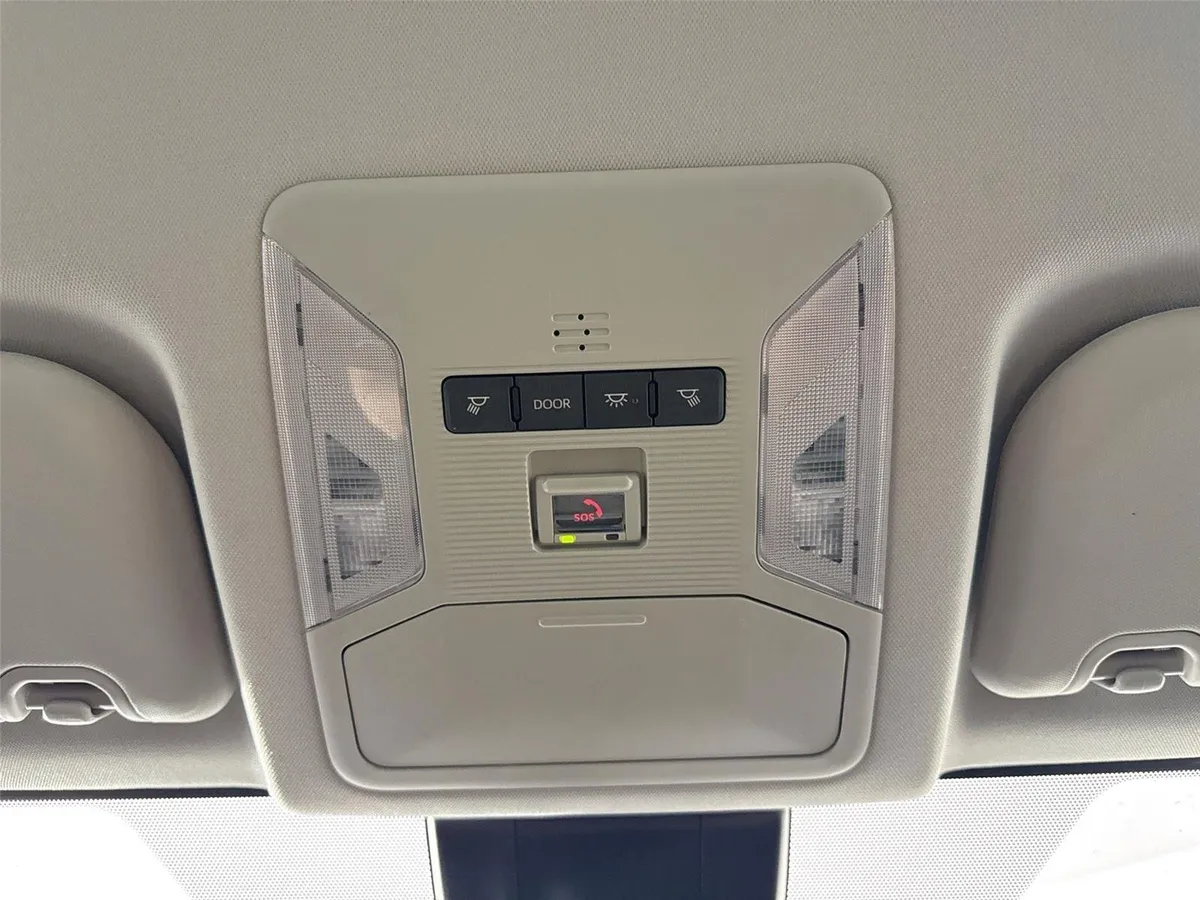 2022 Toyota RAV4 LE thumbnail 6