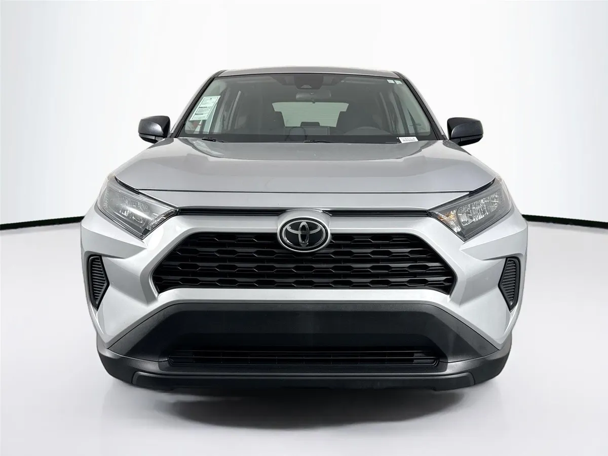 2022 Toyota RAV4 LE thumbnail 8