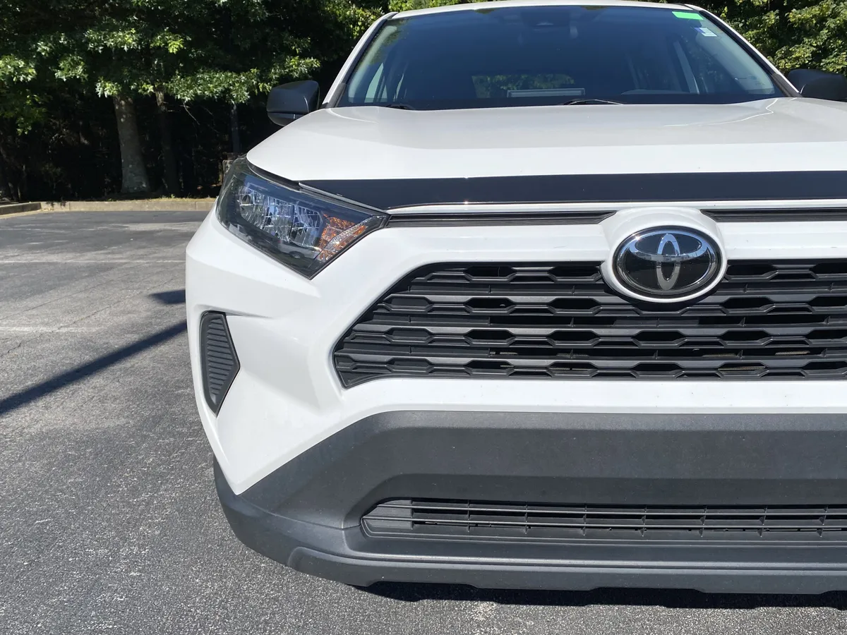 2022 Toyota RAV4 LE thumbnail 13