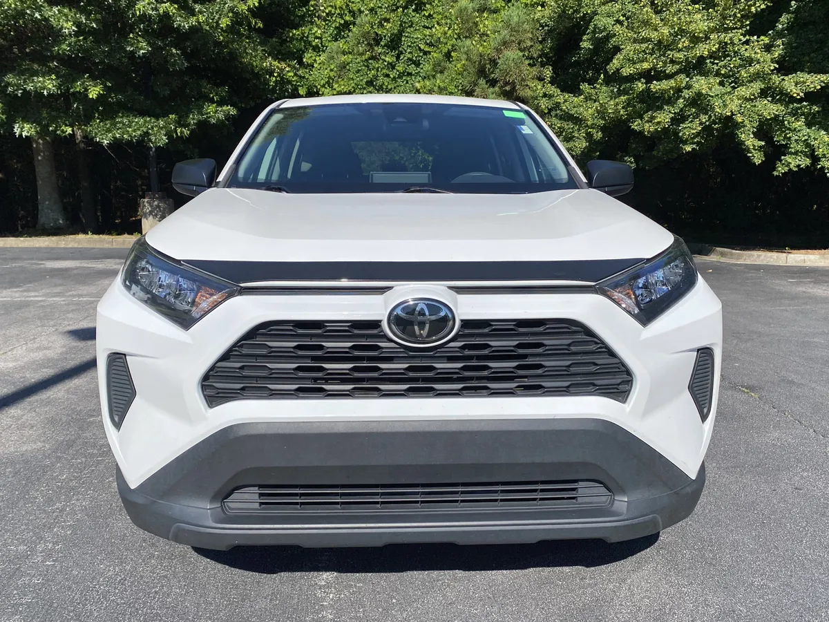 2022 Toyota RAV4 LE thumbnail 2