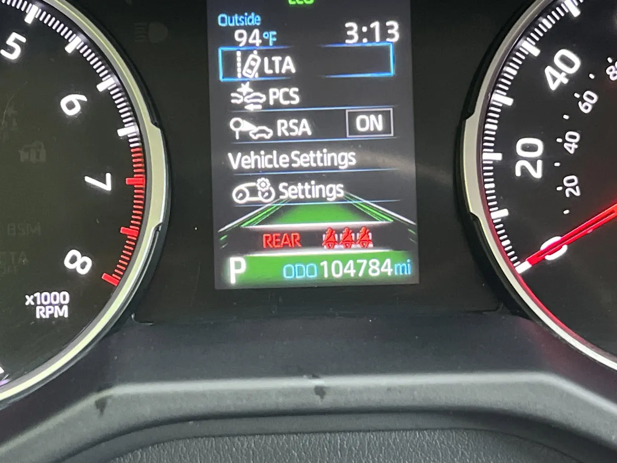 2022 Toyota RAV4 LE thumbnail 22