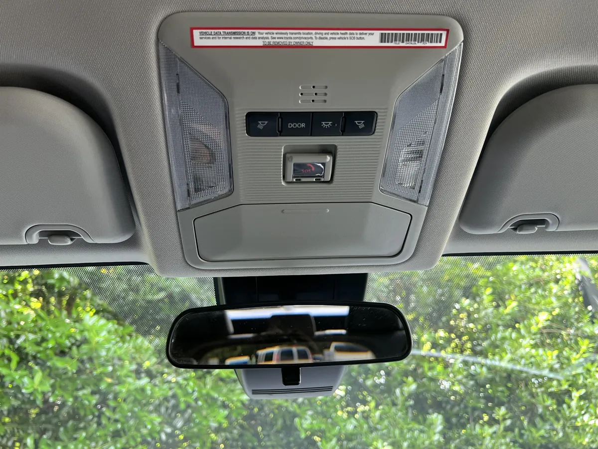 2022 Toyota RAV4 LE thumbnail 29