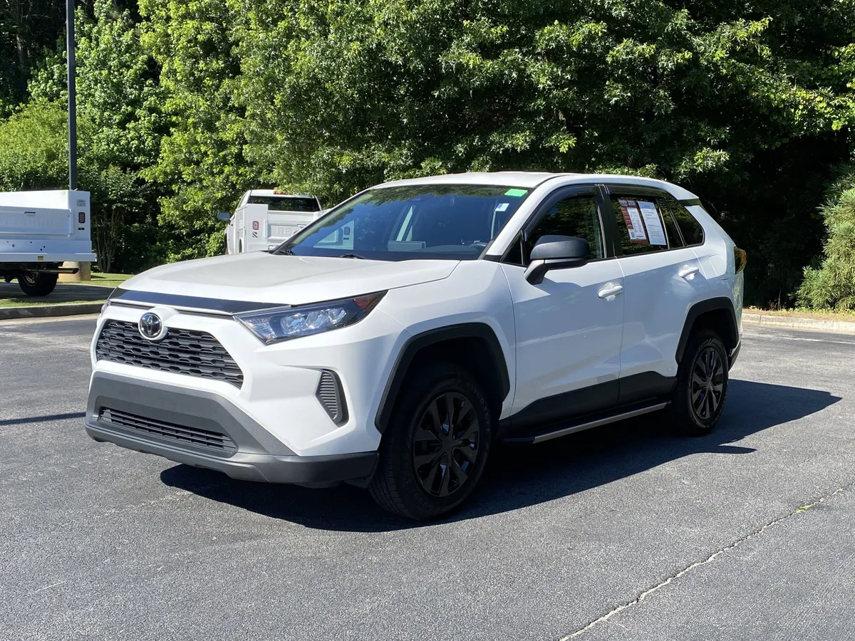 2022 Toyota RAV4 LE thumbnail 4