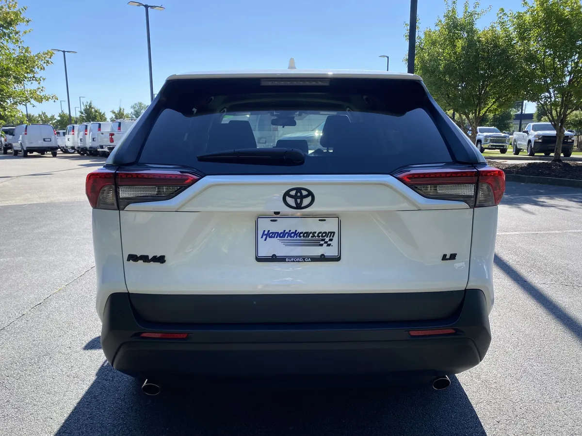 2022 Toyota RAV4 LE thumbnail 7