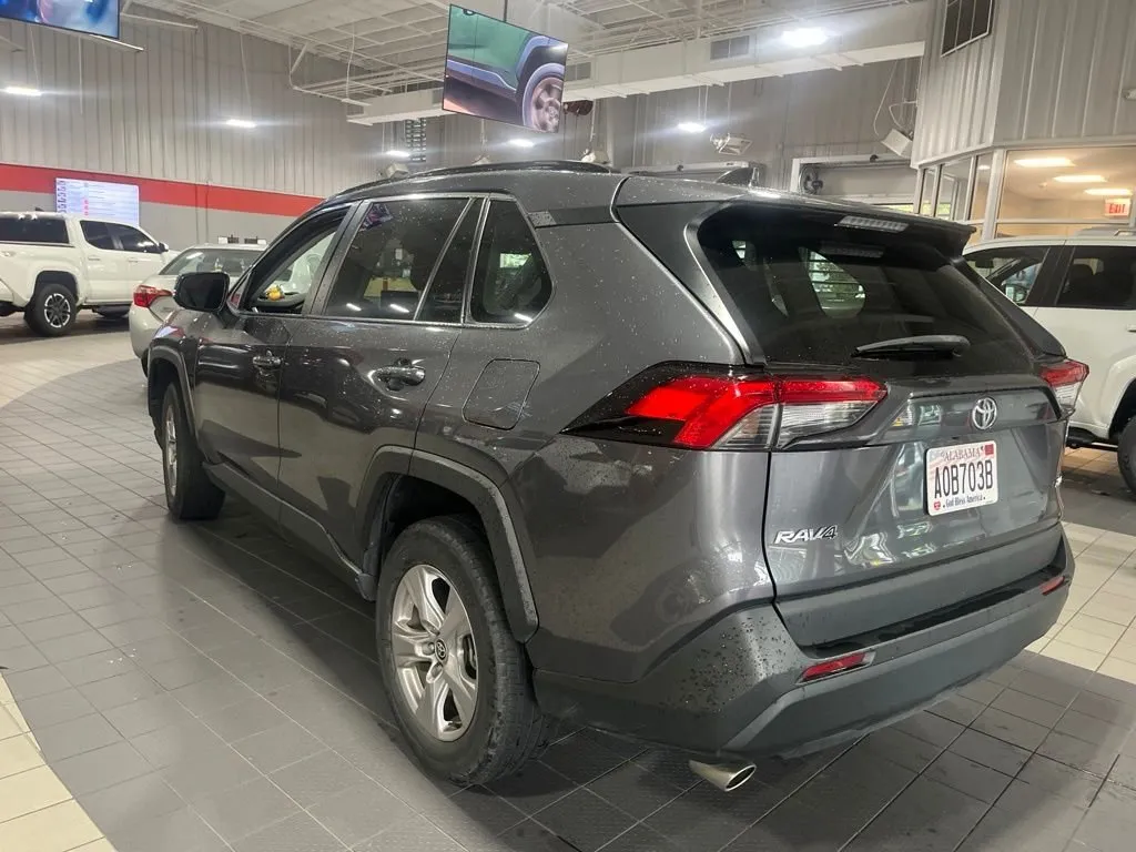 2022 Toyota RAV4 XLE thumbnail 4