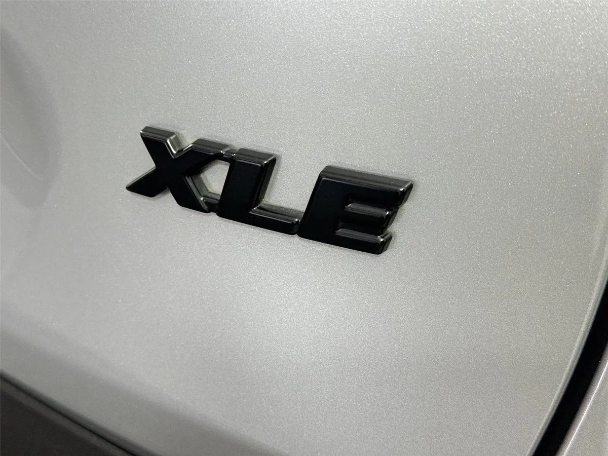 2022 Toyota RAV4 XLE thumbnail 13