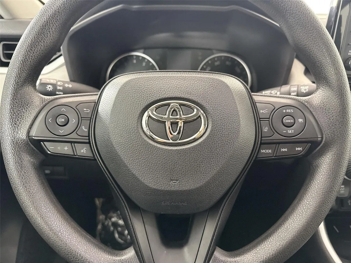 2022 Toyota RAV4 XLE thumbnail 15