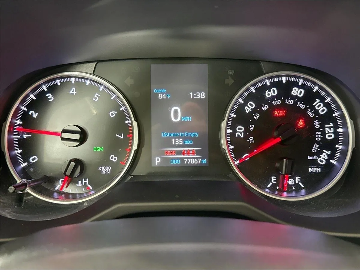 2022 Toyota RAV4 XLE thumbnail 18