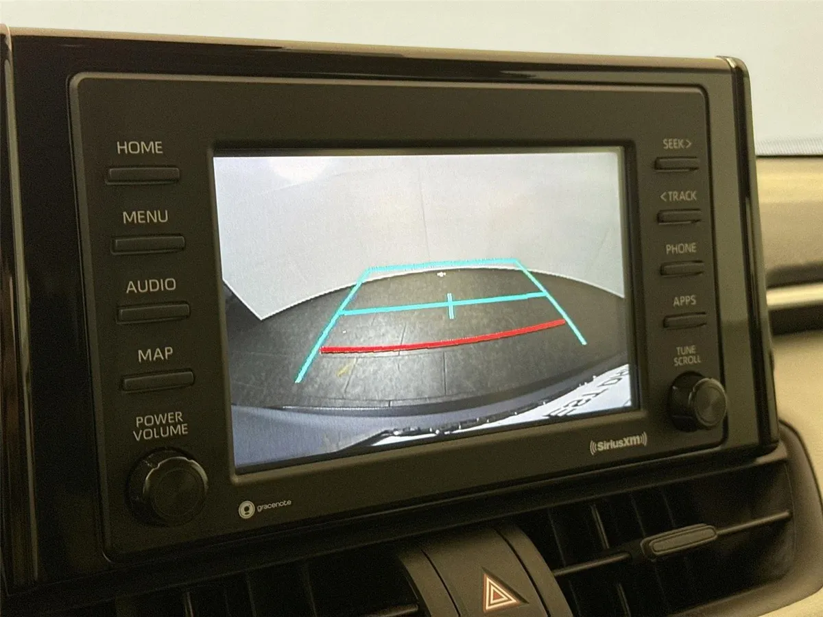 2022 Toyota RAV4 XLE thumbnail 22