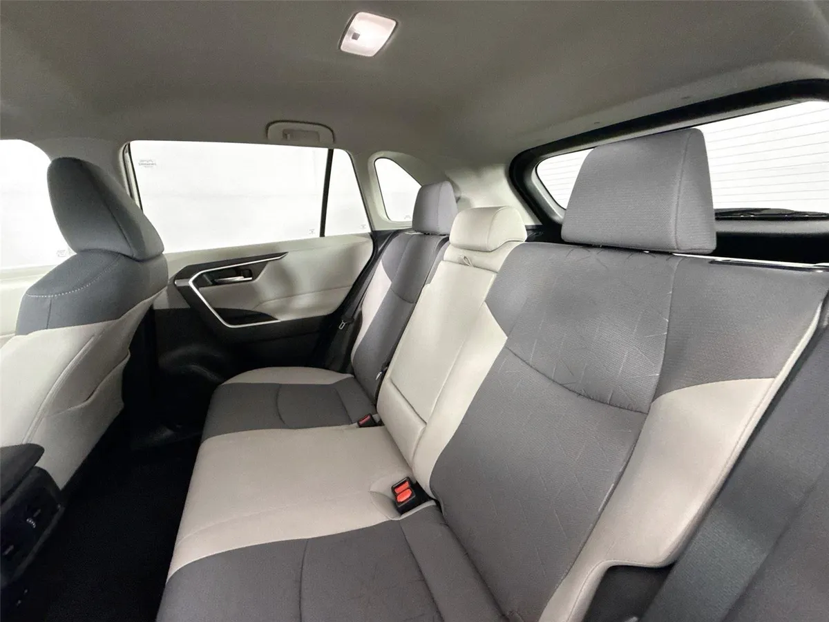2022 Toyota RAV4 XLE thumbnail 27