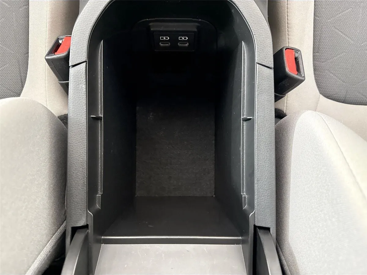 2022 Toyota RAV4 XLE thumbnail 30