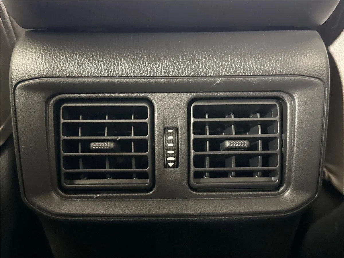 2022 Toyota RAV4 XLE thumbnail 33