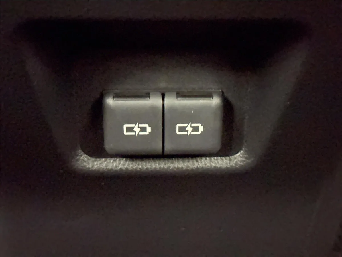 2022 Toyota RAV4 XLE thumbnail 34