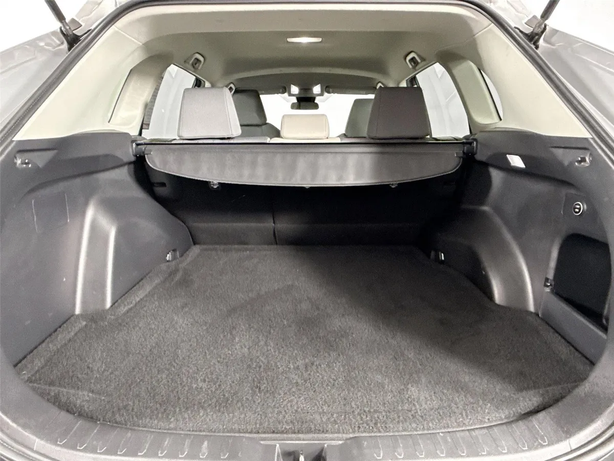 2022 Toyota RAV4 XLE thumbnail 35