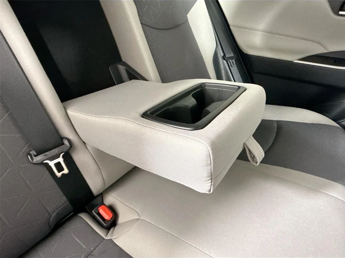 2022 Toyota RAV4 XLE thumbnail 38