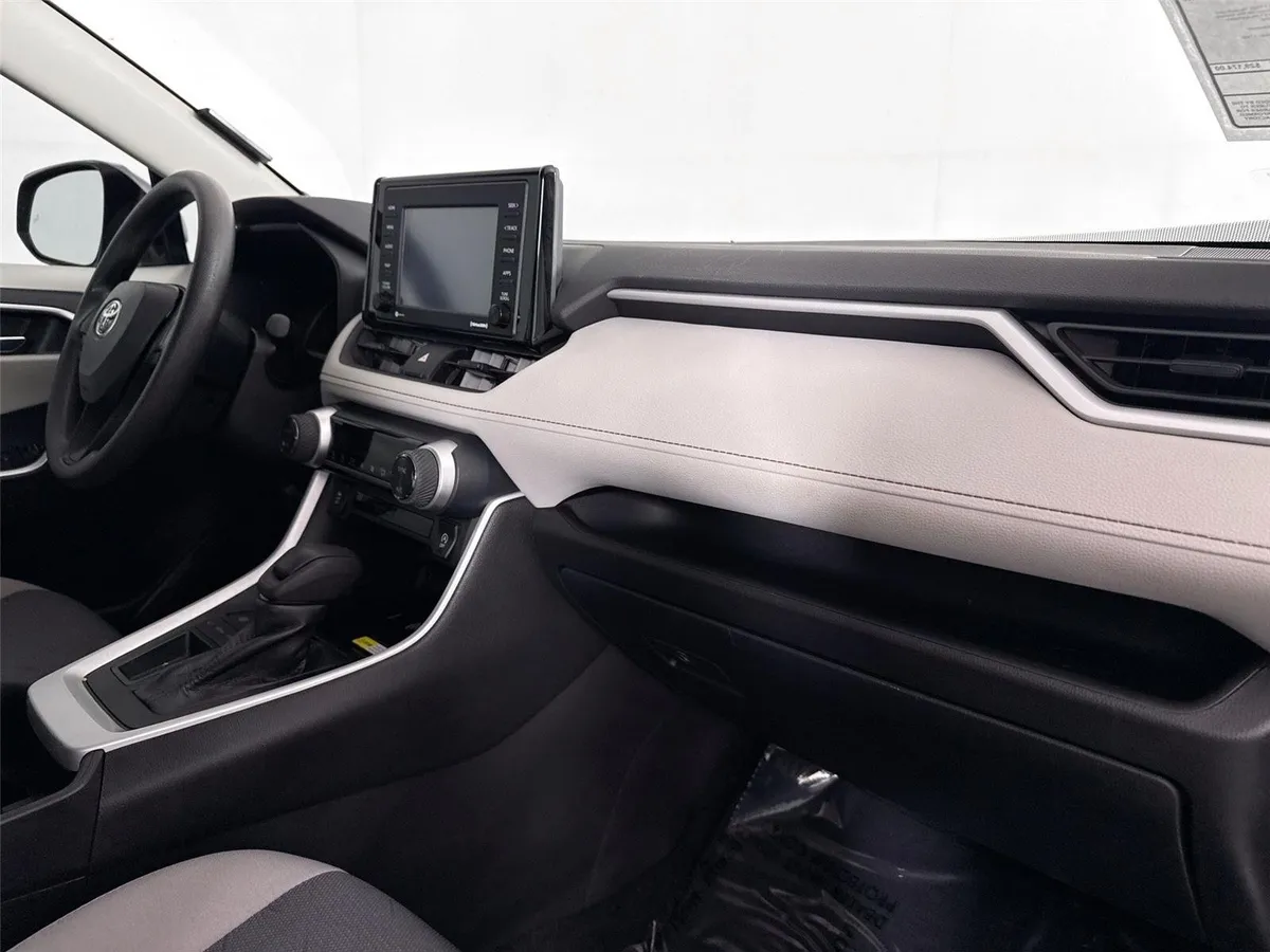2022 Toyota RAV4 XLE thumbnail 41