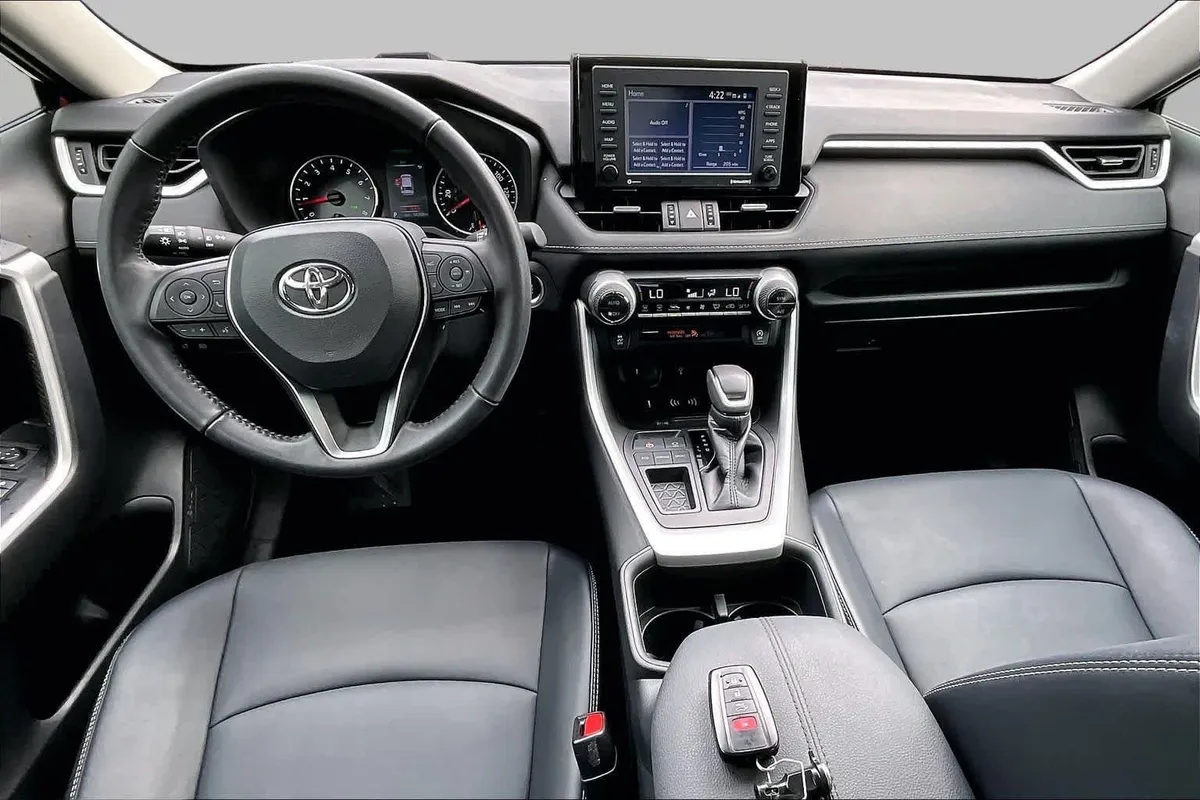 2022 Toyota RAV4 XLE Premium thumbnail 15