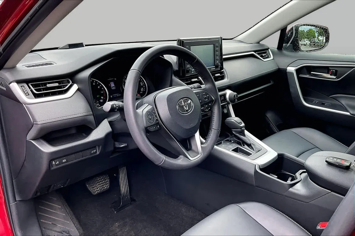2022 Toyota RAV4 XLE Premium thumbnail 17