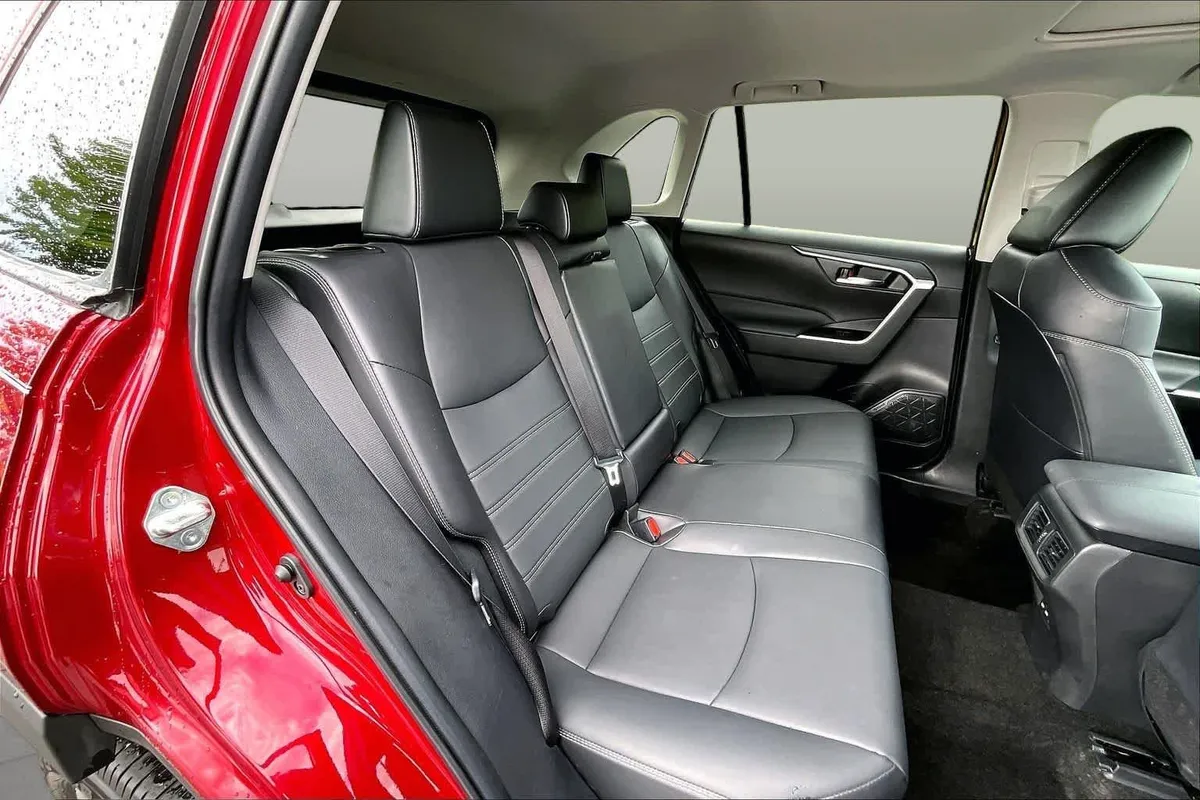 2022 Toyota RAV4 XLE Premium thumbnail 19