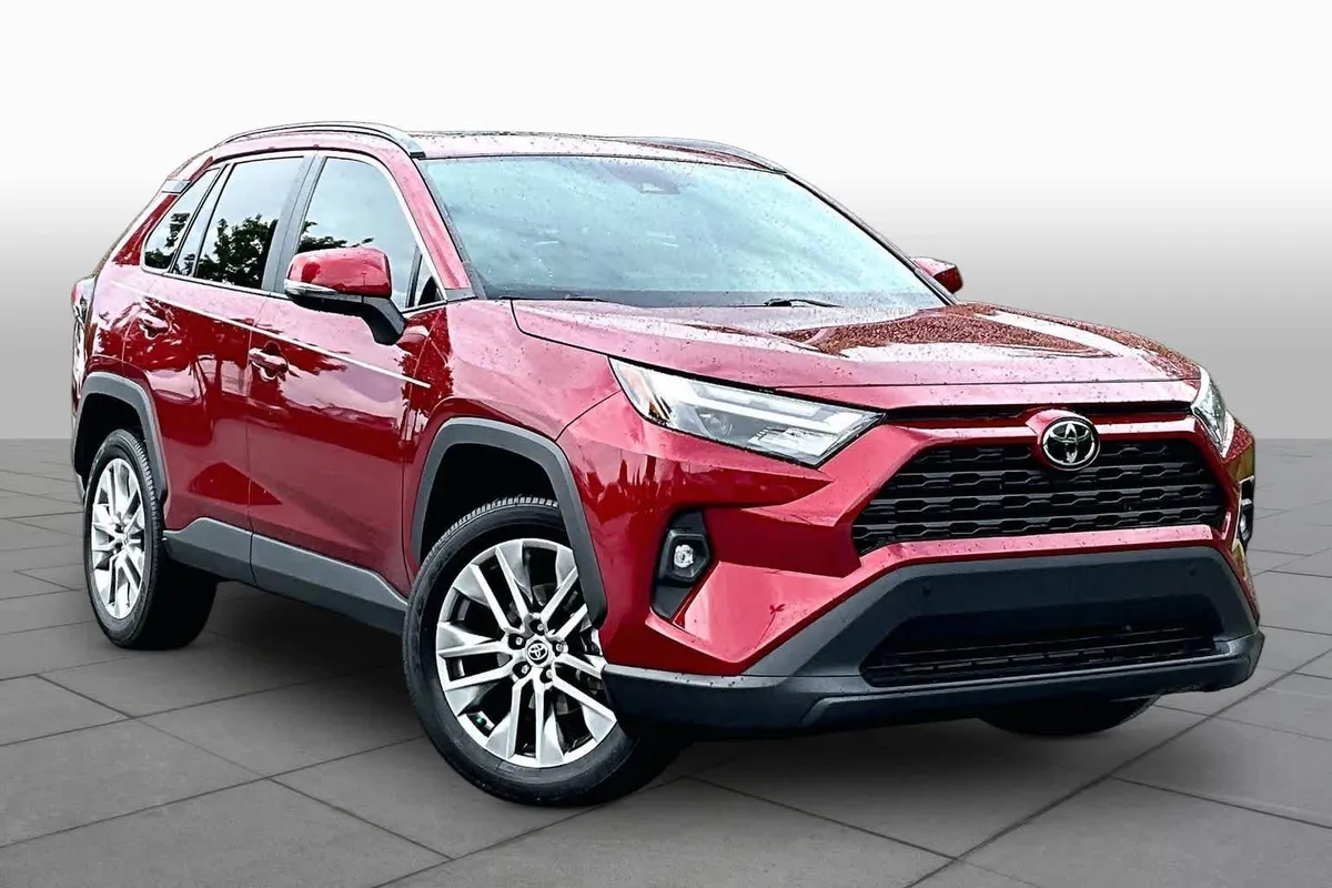 2022 Toyota RAV4 XLE Premium thumbnail 2