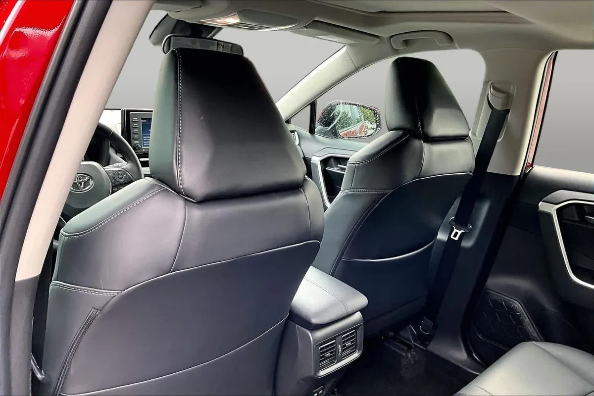 2022 Toyota RAV4 XLE Premium thumbnail 22