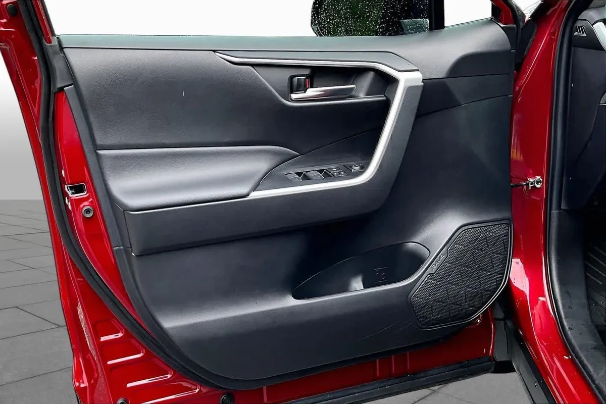 2022 Toyota RAV4 XLE Premium thumbnail 24
