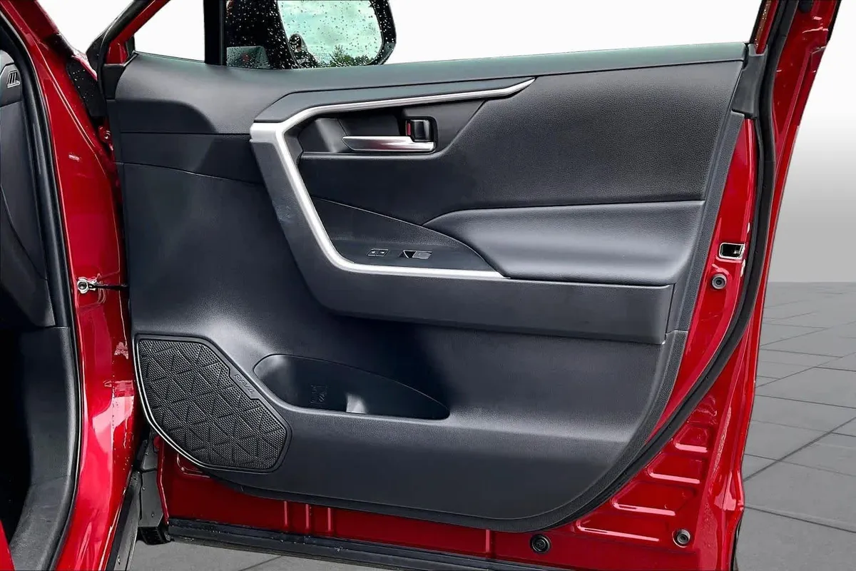 2022 Toyota RAV4 XLE Premium thumbnail 25