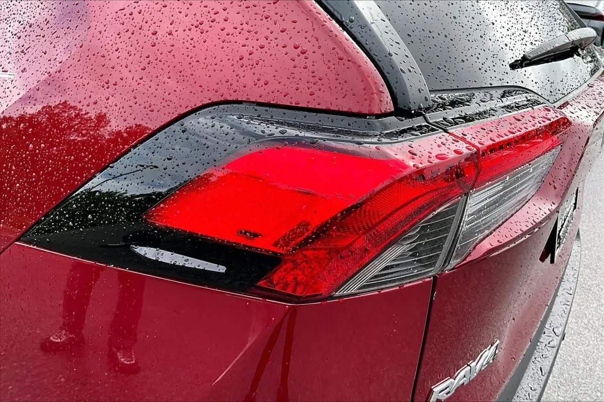 2022 Toyota RAV4 XLE Premium thumbnail 30
