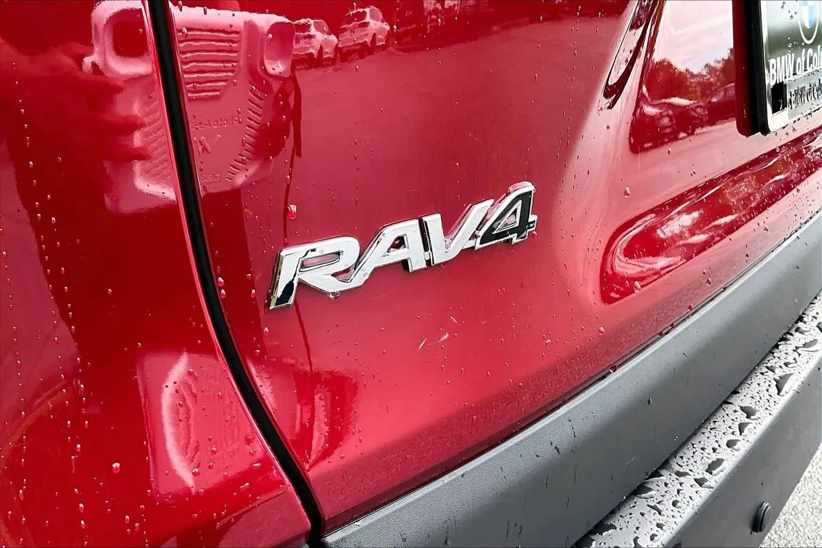 2022 Toyota RAV4 XLE Premium thumbnail 33