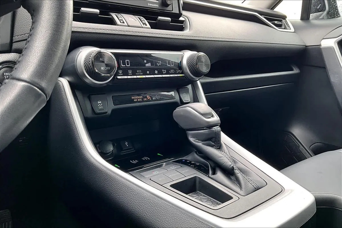 2022 Toyota RAV4 XLE Premium thumbnail 37