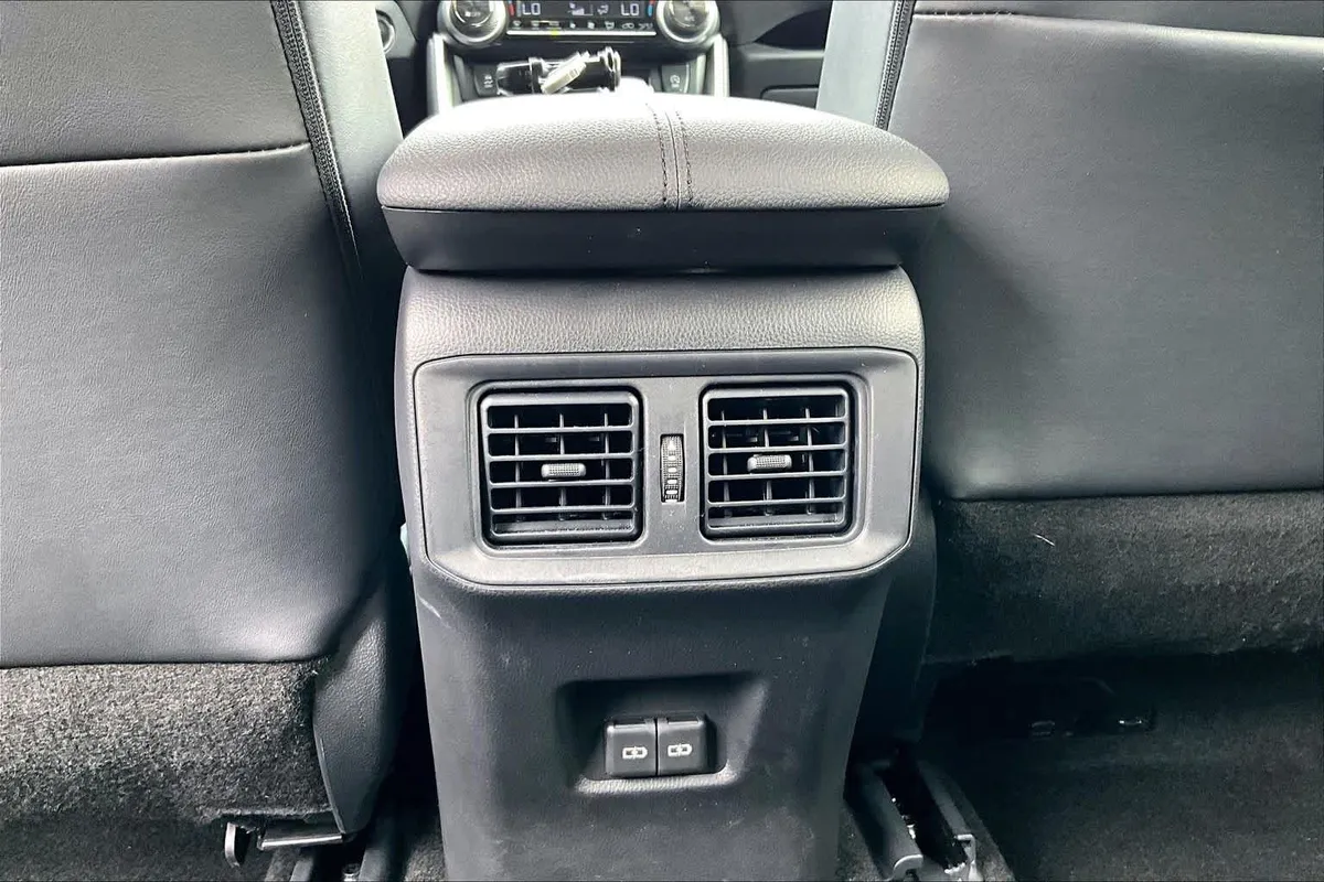 2022 Toyota RAV4 XLE Premium thumbnail 38