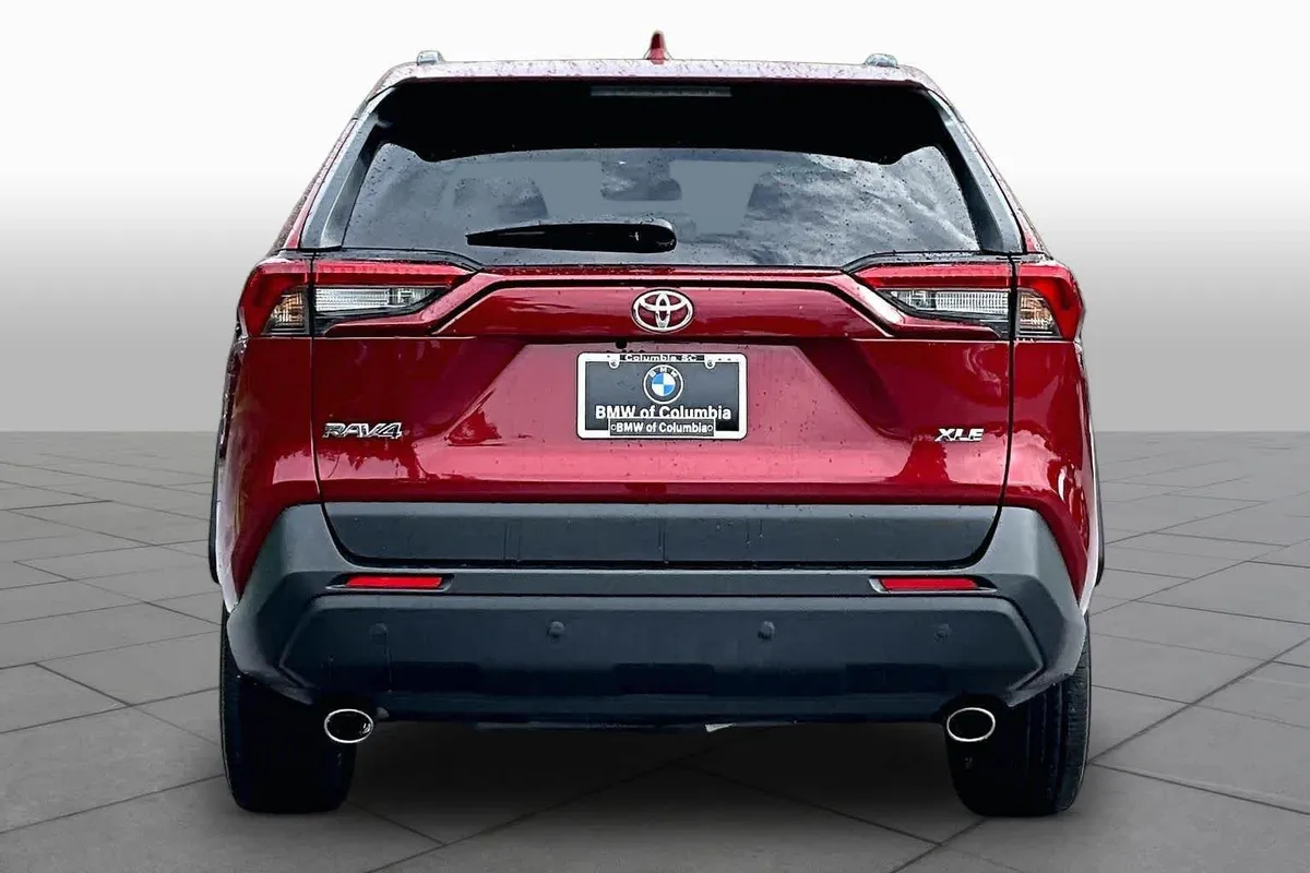 2022 Toyota RAV4 XLE Premium thumbnail 4