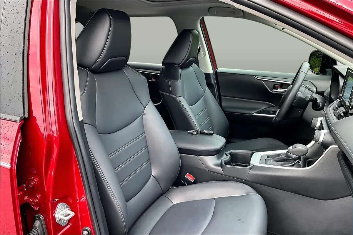 2022 Toyota RAV4 XLE Premium thumbnail 8
