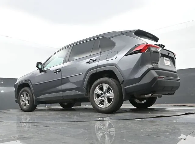 2022 Toyota RAV4 XLE thumbnail 10