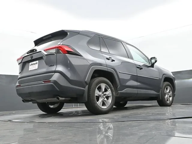 2022 Toyota RAV4 XLE thumbnail 11