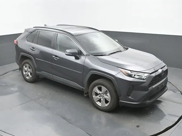 2022 Toyota RAV4 XLE thumbnail 13