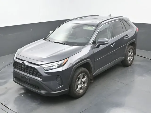 2022 Toyota RAV4 XLE thumbnail 16