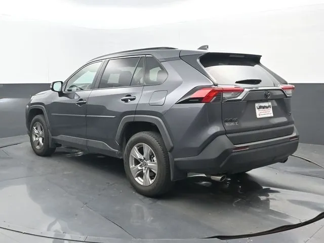 2022 Toyota RAV4 XLE thumbnail 3