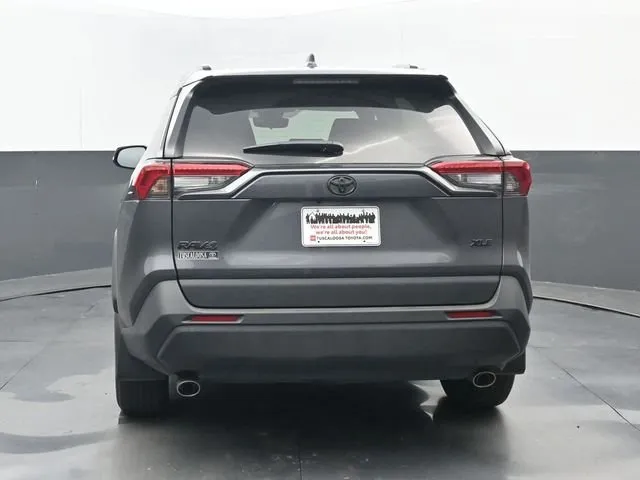 2022 Toyota RAV4 XLE thumbnail 4