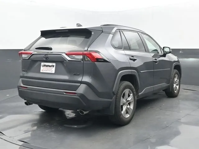 2022 Toyota RAV4 XLE thumbnail 6