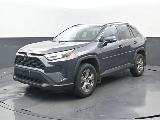2022 Toyota RAV4 XLE thumbnail 8