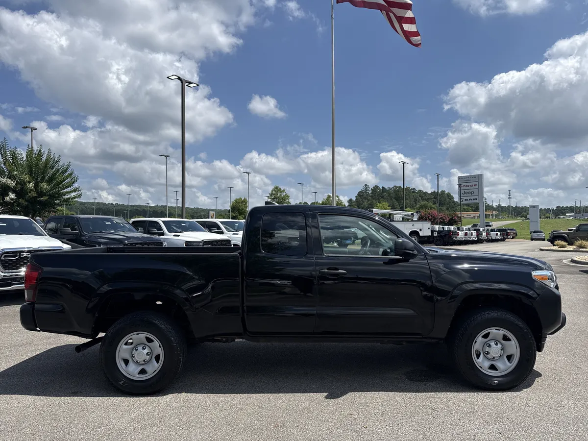 2022 Toyota Tacoma 2WD thumbnail 10